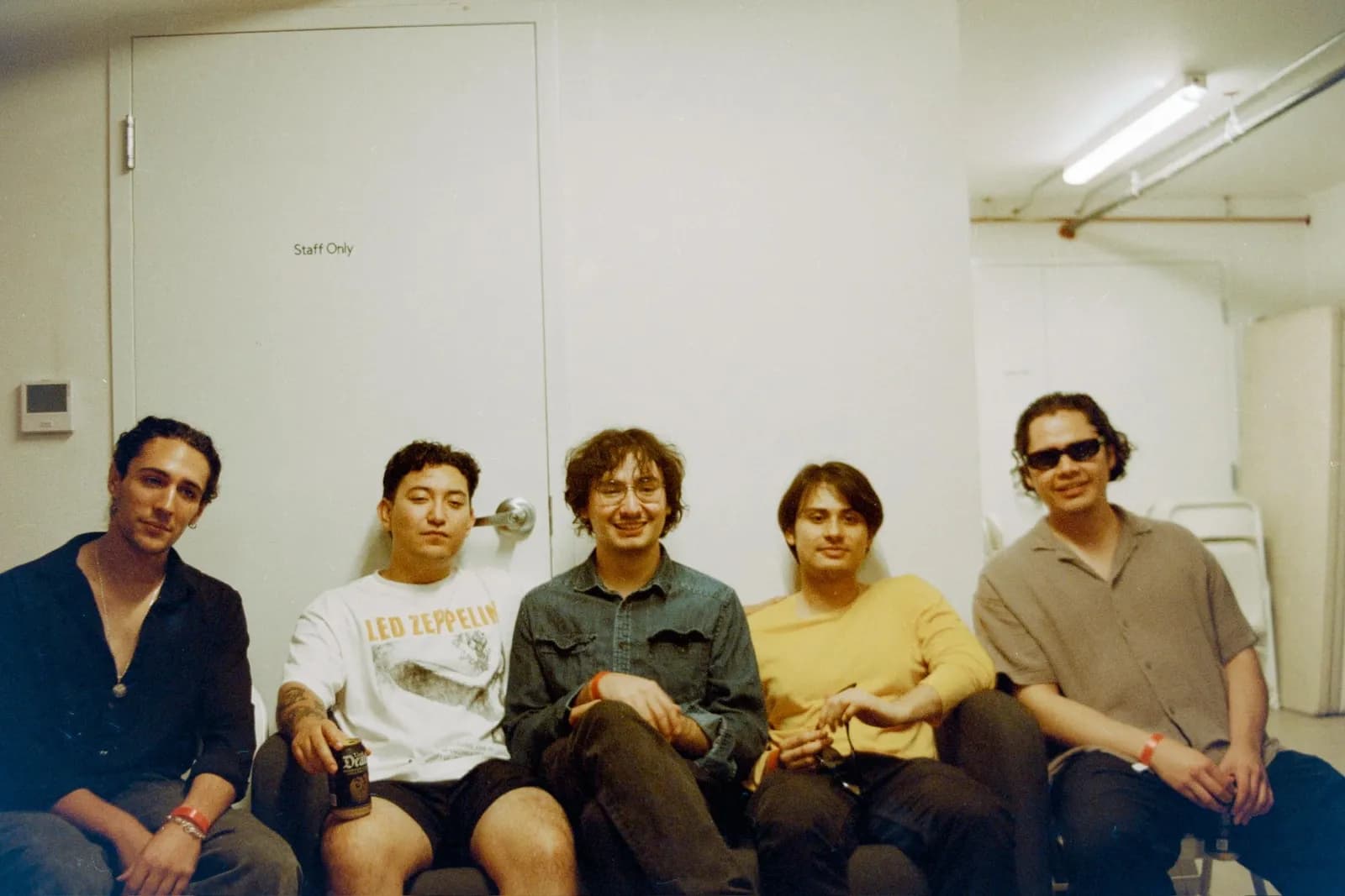 Vertigo reunido en una sala de ensayo